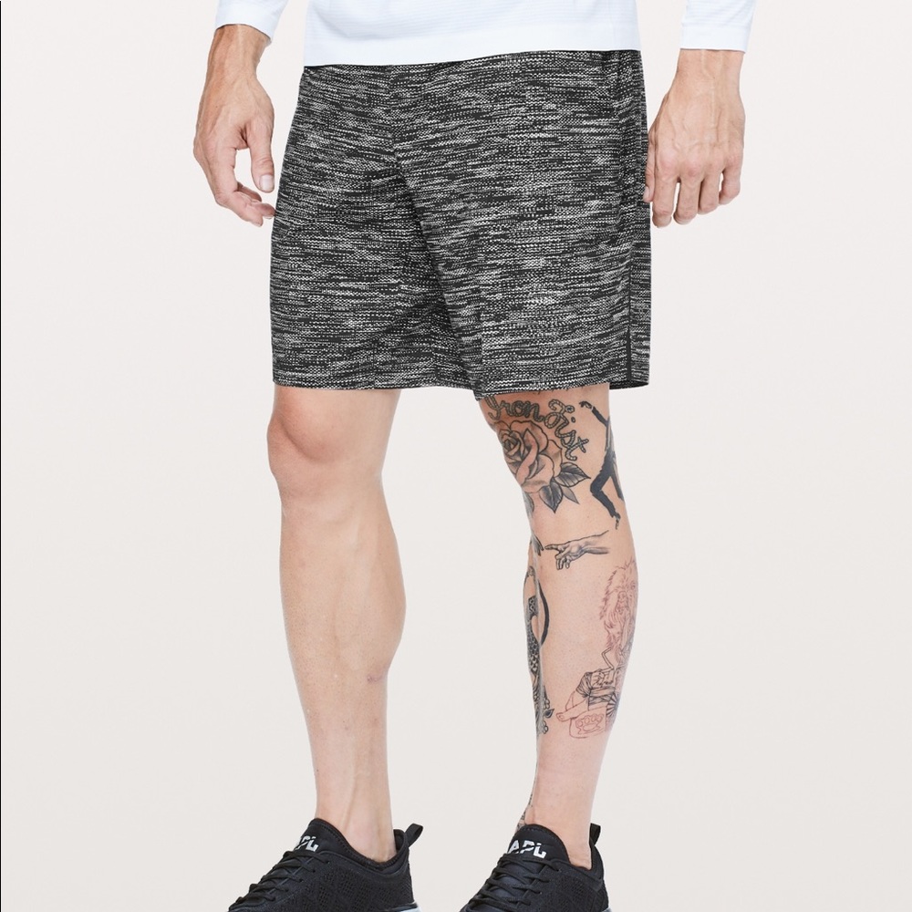 Lululemon (used) men’s 9 inch pace breaker shorts M